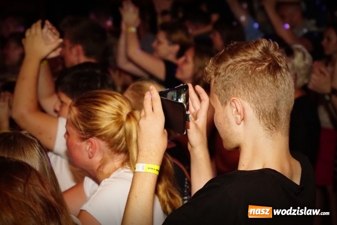 Zdjęcie w galerii na portalu naszwodzislaw.com: Gorące powitanie lata z zespołami Blend i Tabu [FOTO] wiadomości z regionu