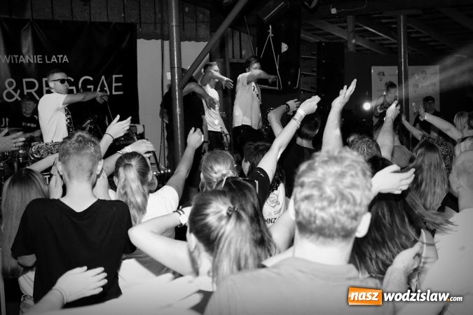 Zdjęcie w galerii na portalu naszwodzislaw.com: Gorące powitanie lata z zespołami Blend i Tabu [FOTO] wiadomości z regionu
