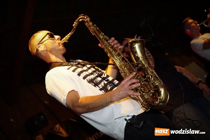 Zdjęcie w galerii na portalu naszwodzislaw.com: Gorące powitanie lata z zespołami Blend i Tabu [FOTO] wiadomości z regionu