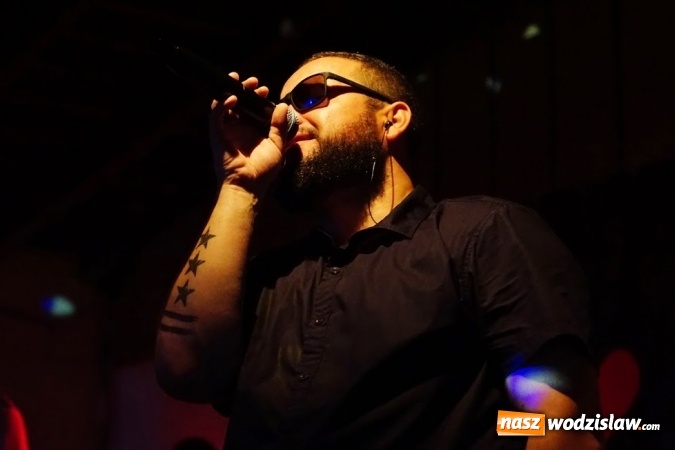 Zdjęcie w galerii na portalu naszwodzislaw.com: Gorące powitanie lata z zespołami Blend i Tabu [FOTO] wiadomości z regionu