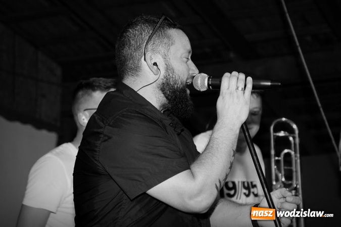Zdjęcie w galerii na portalu naszwodzislaw.com: Gorące powitanie lata z zespołami Blend i Tabu [FOTO] wiadomości z regionu