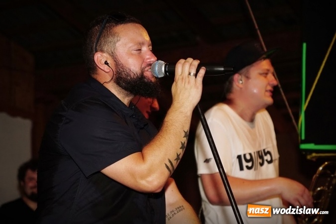 Zdjęcie w galerii na portalu naszwodzislaw.com: Gorące powitanie lata z zespołami Blend i Tabu [FOTO] wiadomości z regionu