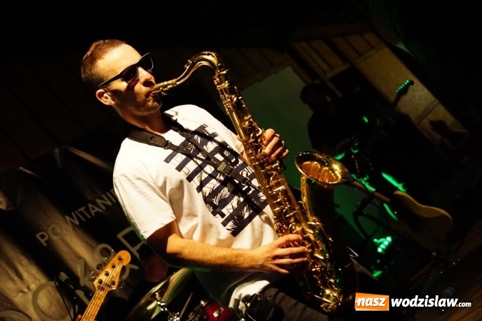 Zdjęcie w galerii na portalu naszwodzislaw.com: Gorące powitanie lata z zespołami Blend i Tabu [FOTO] wiadomości z regionu