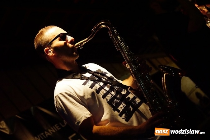 Zdjęcie w galerii na portalu naszwodzislaw.com: Gorące powitanie lata z zespołami Blend i Tabu [FOTO] wiadomości z regionu