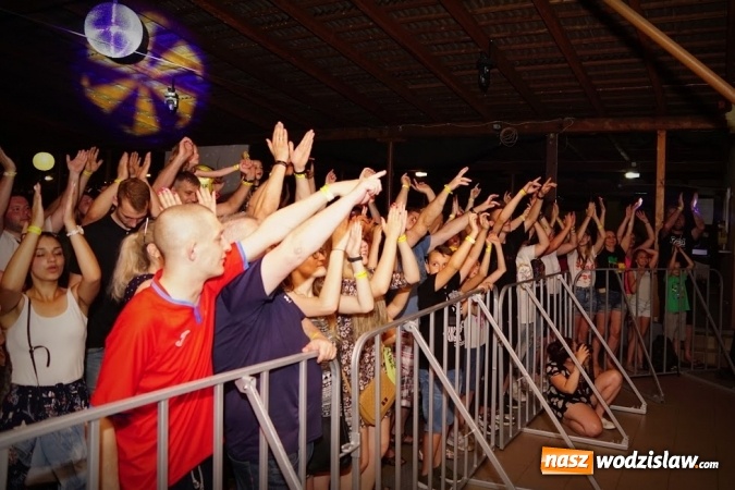 Zdjęcie w galerii na portalu naszwodzislaw.com: Gorące powitanie lata z zespołami Blend i Tabu [FOTO] wiadomości z regionu