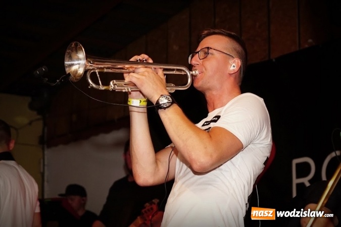 Zdjęcie w galerii na portalu naszwodzislaw.com: Gorące powitanie lata z zespołami Blend i Tabu [FOTO] wiadomości z regionu