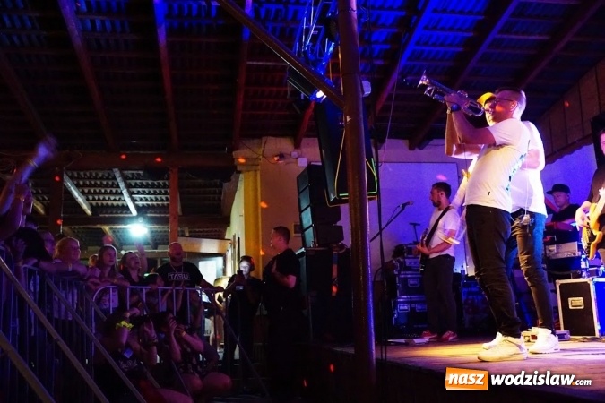 Zdjęcie w galerii na portalu naszwodzislaw.com: Gorące powitanie lata z zespołami Blend i Tabu [FOTO] wiadomości z regionu