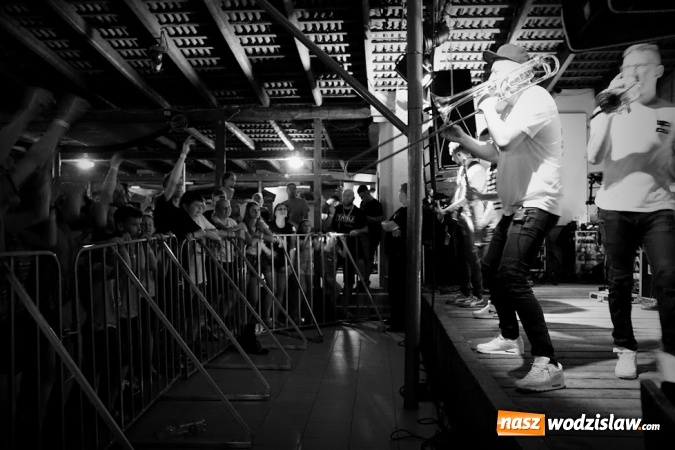 Zdjęcie w galerii na portalu naszwodzislaw.com: Gorące powitanie lata z zespołami Blend i Tabu [FOTO] wiadomości z regionu