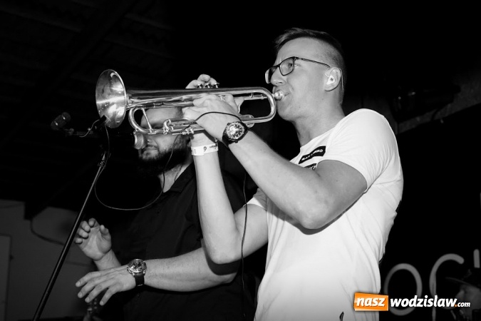 Zdjęcie w galerii na portalu naszwodzislaw.com: Gorące powitanie lata z zespołami Blend i Tabu [FOTO] wiadomości z regionu