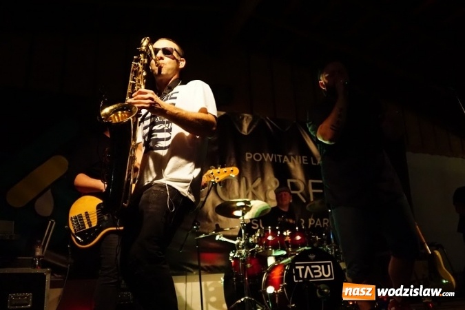 Zdjęcie w galerii na portalu naszwodzislaw.com: Gorące powitanie lata z zespołami Blend i Tabu [FOTO] wiadomości z regionu