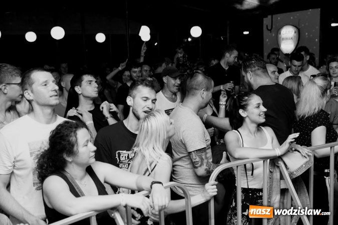 Zdjęcie w galerii na portalu naszwodzislaw.com: Gorące powitanie lata z zespołami Blend i Tabu [FOTO] wiadomości z regionu