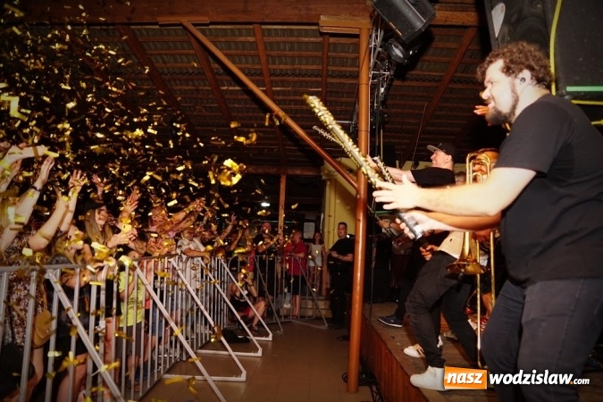 Zdjęcie w galerii na portalu naszwodzislaw.com: Gorące powitanie lata z zespołami Blend i Tabu [FOTO] wiadomości z regionu