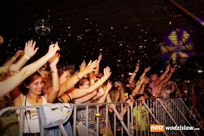Zdjęcie w galerii na portalu naszwodzislaw.com: Gorące powitanie lata z zespołami Blend i Tabu [FOTO] wiadomości z regionu