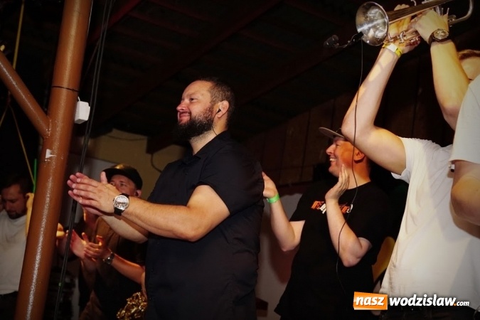 Zdjęcie w galerii na portalu naszwodzislaw.com: Gorące powitanie lata z zespołami Blend i Tabu [FOTO] wiadomości z regionu