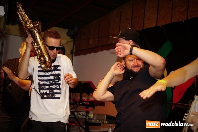 Zdjęcie w galerii na portalu naszwodzislaw.com: Gorące powitanie lata z zespołami Blend i Tabu [FOTO] wiadomości z regionu