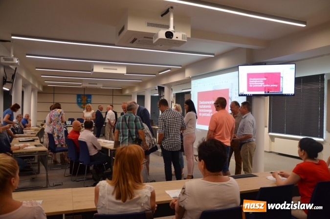 Zdjęcie w galerii na portalu naszwodzislaw.com: Dyskutowali o roli pracodawców w szkolnictwie zawodowym wiadomości z regionu