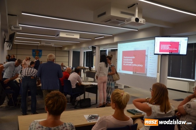 Zdjęcie w galerii na portalu naszwodzislaw.com: Dyskutowali o roli pracodawców w szkolnictwie zawodowym wiadomości z regionu