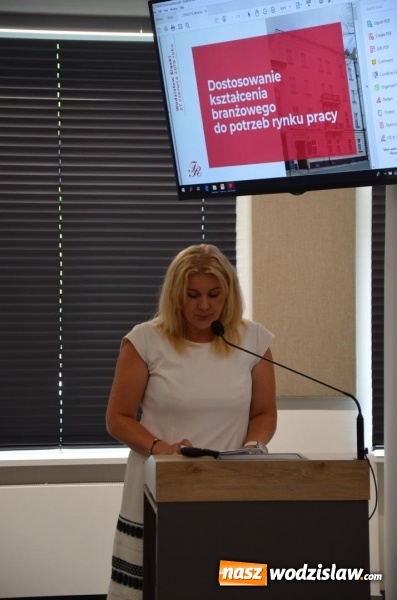 Zdjęcie w galerii na portalu naszwodzislaw.com: Dyskutowali o roli pracodawców w szkolnictwie zawodowym wiadomości z regionu