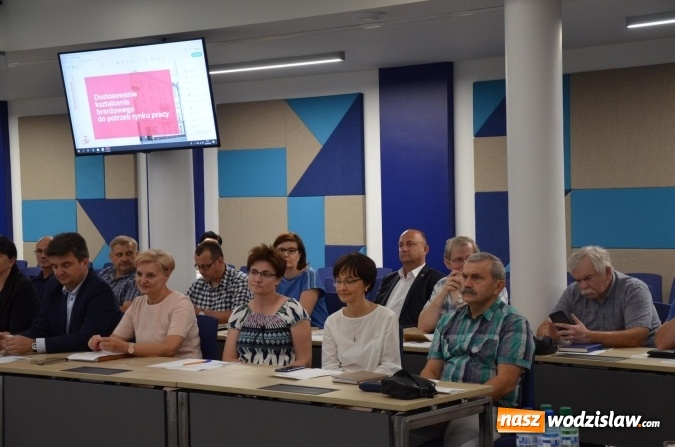 Zdjęcie w galerii na portalu naszwodzislaw.com: Dyskutowali o roli pracodawców w szkolnictwie zawodowym wiadomości z regionu