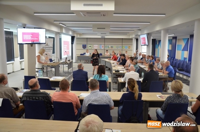 Zdjęcie w galerii na portalu naszwodzislaw.com: Dyskutowali o roli pracodawców w szkolnictwie zawodowym wiadomości z regionu