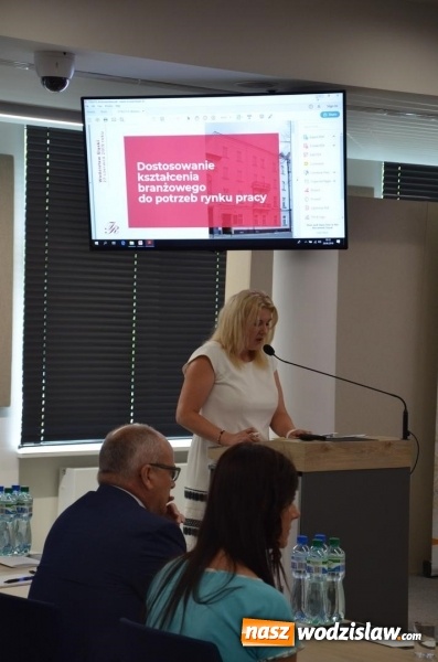 Zdjęcie w galerii na portalu naszwodzislaw.com: Dyskutowali o roli pracodawców w szkolnictwie zawodowym wiadomości z regionu