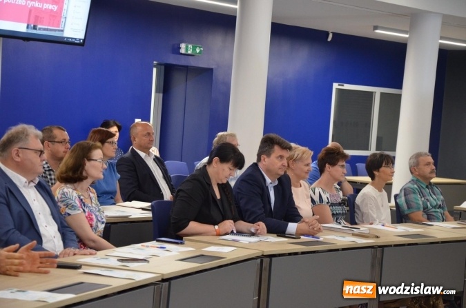 Zdjęcie w galerii na portalu naszwodzislaw.com: Dyskutowali o roli pracodawców w szkolnictwie zawodowym wiadomości z regionu