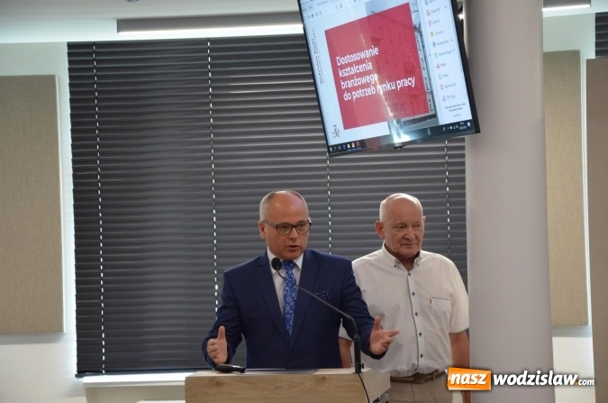 Zdjęcie w galerii na portalu naszwodzislaw.com: Dyskutowali o roli pracodawców w szkolnictwie zawodowym wiadomości z regionu