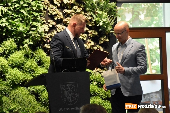 Zdjęcie w galerii na portalu naszwodzislaw.com: W Wodzisławiu Śl. powstała wizytówka Europy. Oficjalne otwarcie dworca kolejowego wiadomości z regionu