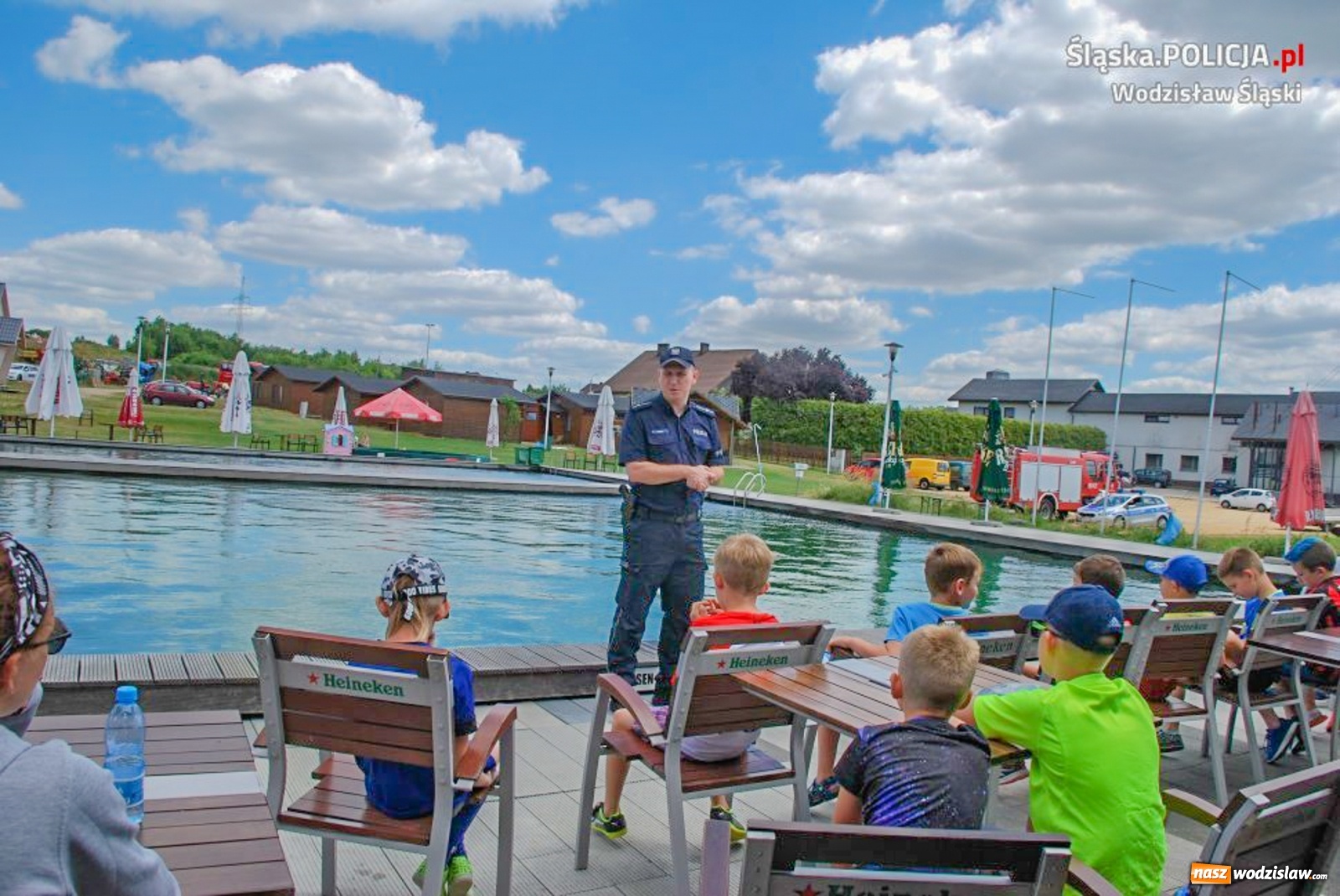 Zdjęcie w galerii na portalu naszwodzislaw.com: Z policjantami i strażakami o wakacyjnym bezpieczeństwie [FOTO] wiadomości z regionu