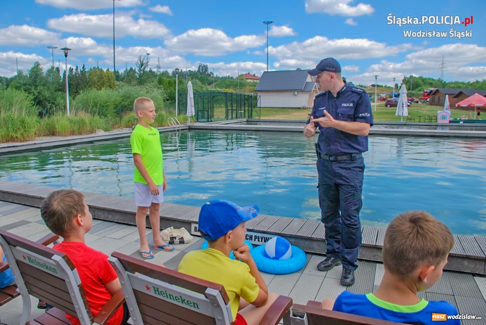 Zdjęcie w galerii na portalu naszwodzislaw.com: Z policjantami i strażakami o wakacyjnym bezpieczeństwie [FOTO] wiadomości z regionu