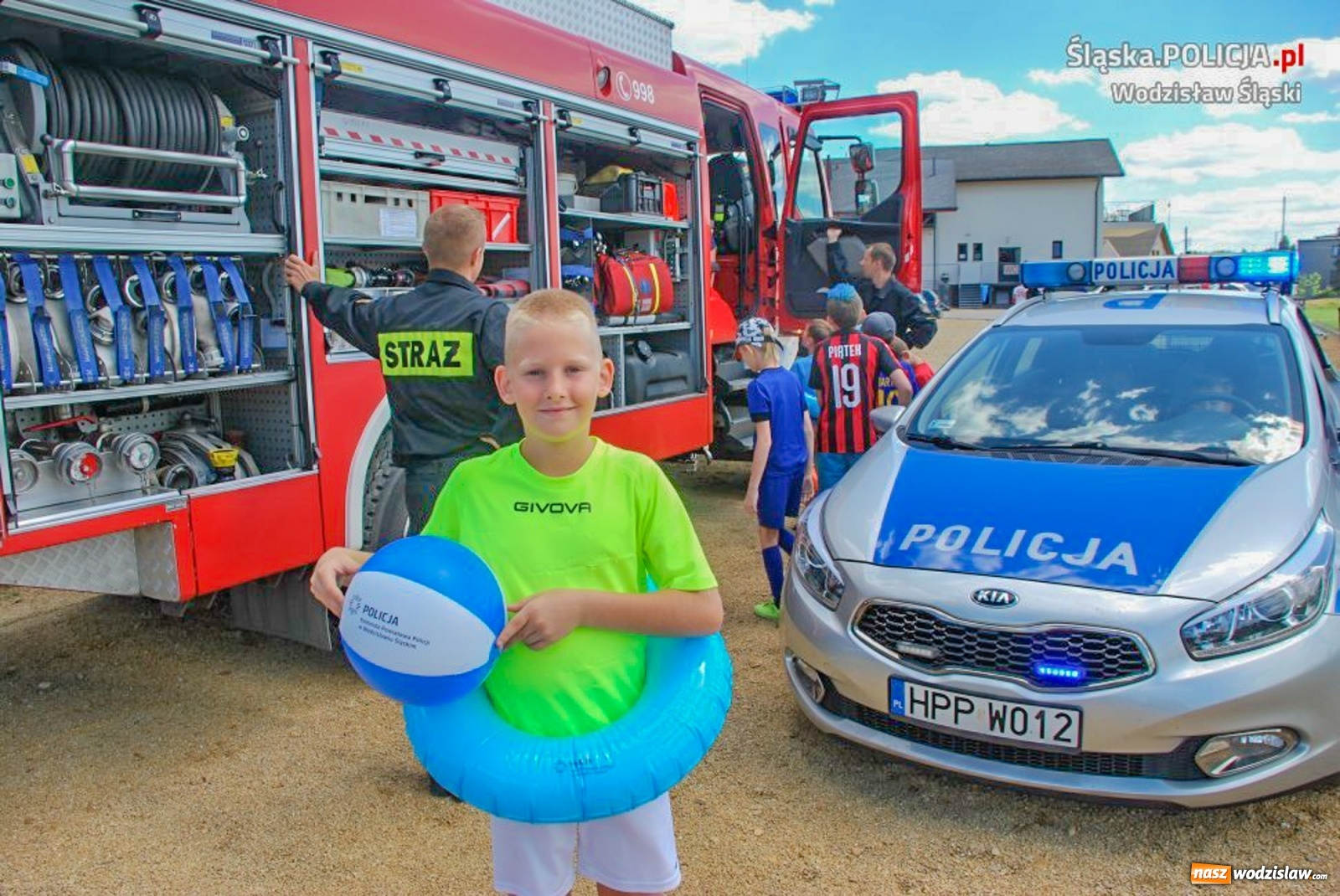 Zdjęcie w galerii na portalu naszwodzislaw.com: Z policjantami i strażakami o wakacyjnym bezpieczeństwie [FOTO] wiadomości z regionu
