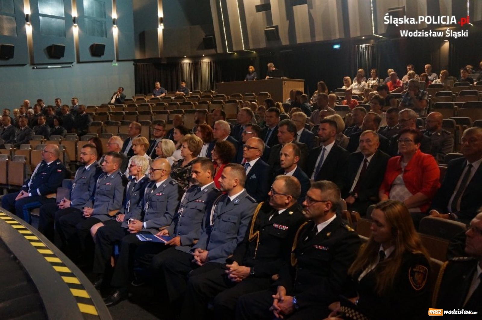 Zdjęcie w galerii na portalu naszwodzislaw.com: Policyjne święto w Wodzisławskim Centrum Kultury wiadomości z regionu