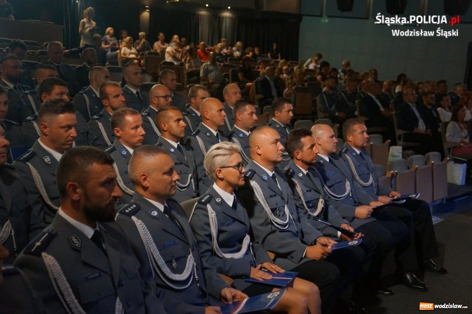 Zdjęcie w galerii na portalu naszwodzislaw.com: Policyjne święto w Wodzisławskim Centrum Kultury wiadomości z regionu