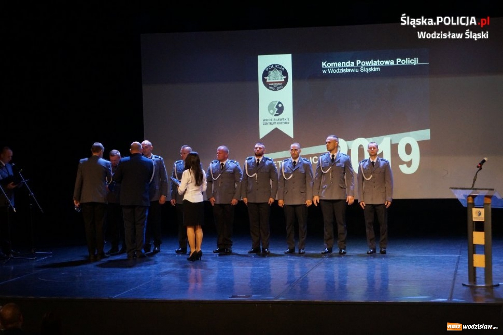 Zdjęcie w galerii na portalu naszwodzislaw.com: Policyjne święto w Wodzisławskim Centrum Kultury wiadomości z regionu