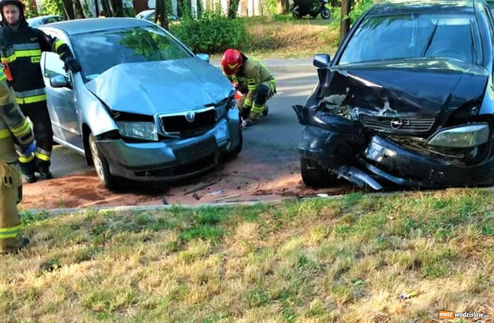 Zdjęcie w galerii na portalu naszwodzislaw.com: Zderzenie w Rydułtowach. Kierowca w szpitalu wiadomości z regionu