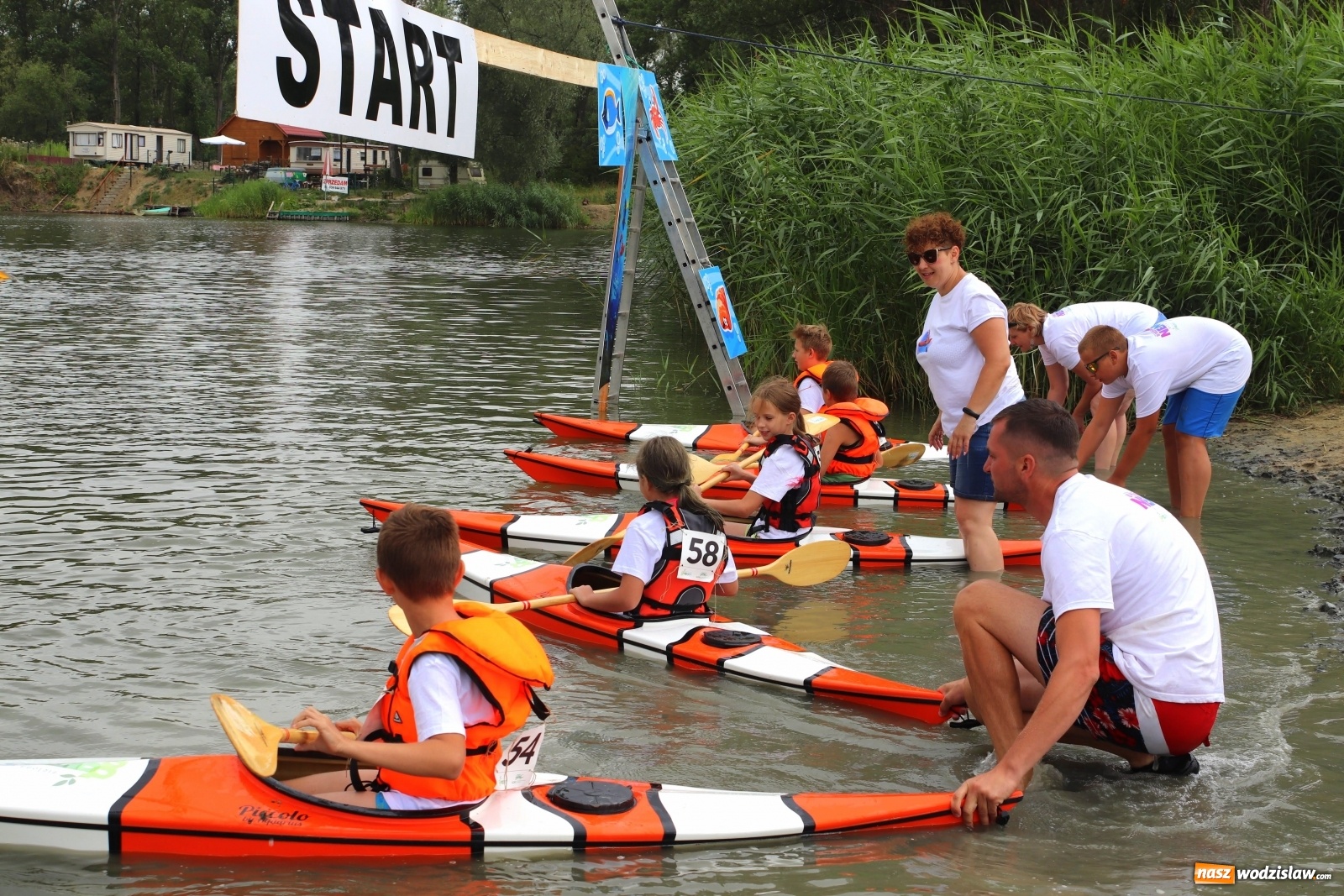 Zdjęcie w galerii na portalu naszwodzislaw.com: W Olzie szukali Nemo. Kajakowe zawody dla dzieci za nami wiadomości z regionu