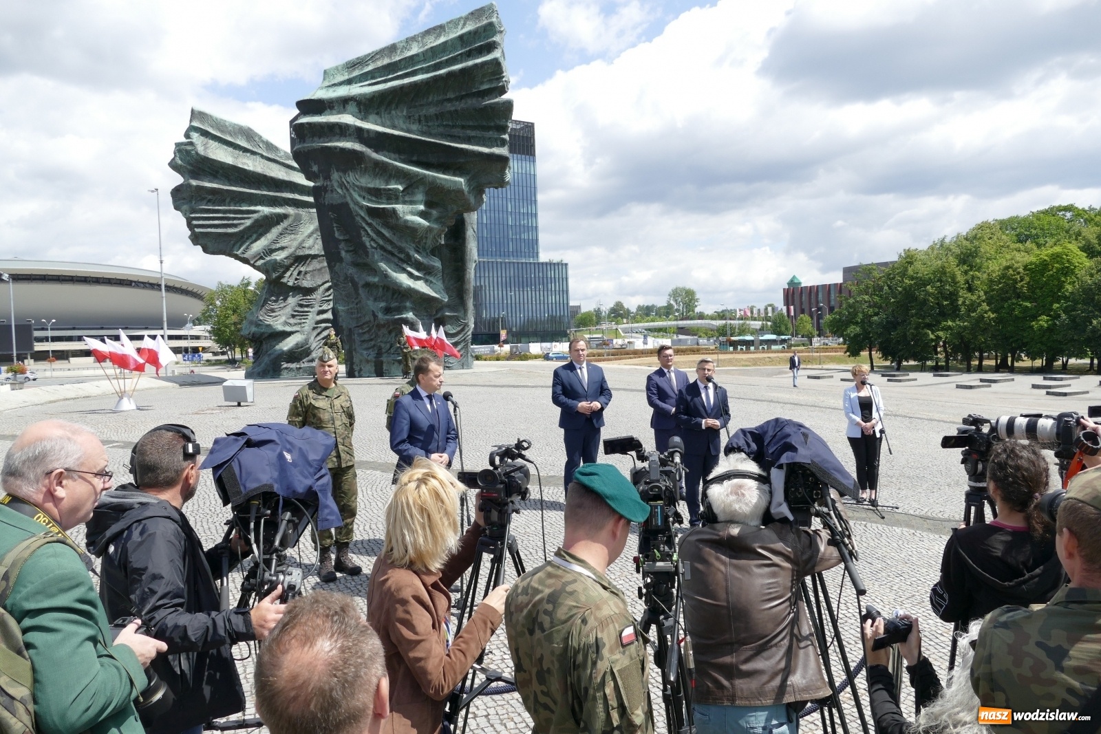 Zdjęcie w galerii na portalu naszwodzislaw.com: Defilada Wierni Polsce 15 sierpnia w Katowicach  wiadomości z regionu