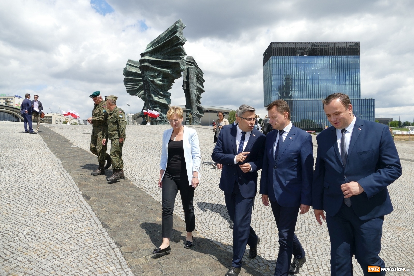 Zdjęcie w galerii na portalu naszwodzislaw.com: Defilada Wierni Polsce 15 sierpnia w Katowicach  wiadomości z regionu