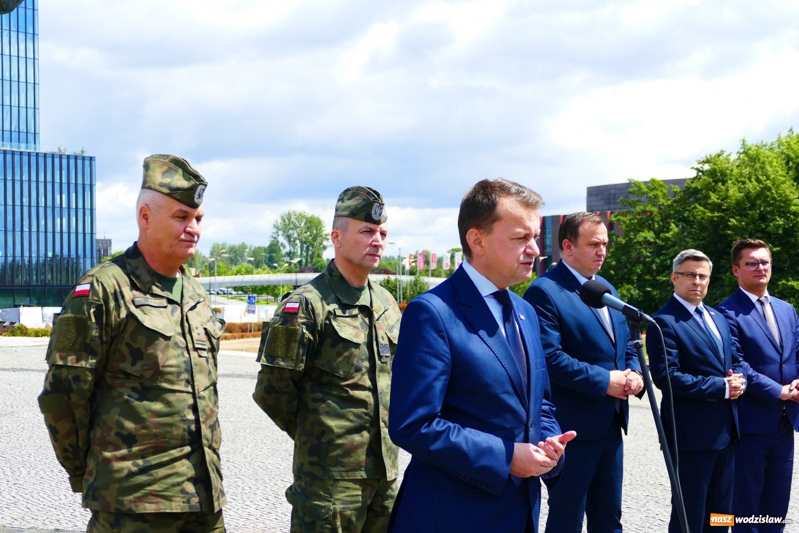 Zdjęcie w galerii na portalu naszwodzislaw.com: Defilada Wierni Polsce 15 sierpnia w Katowicach  wiadomości z regionu