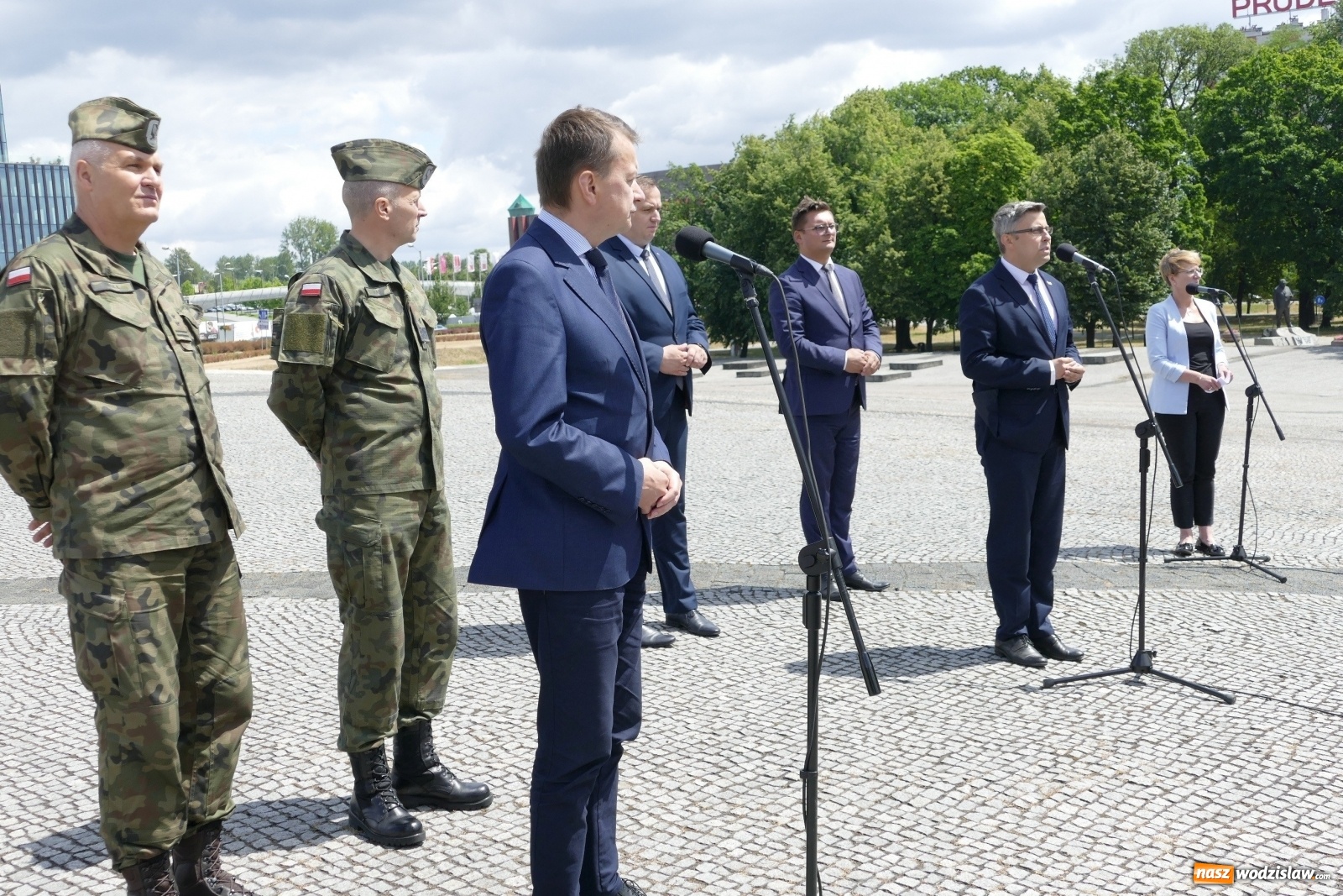 Zdjęcie w galerii na portalu naszwodzislaw.com: Defilada Wierni Polsce 15 sierpnia w Katowicach  wiadomości z regionu