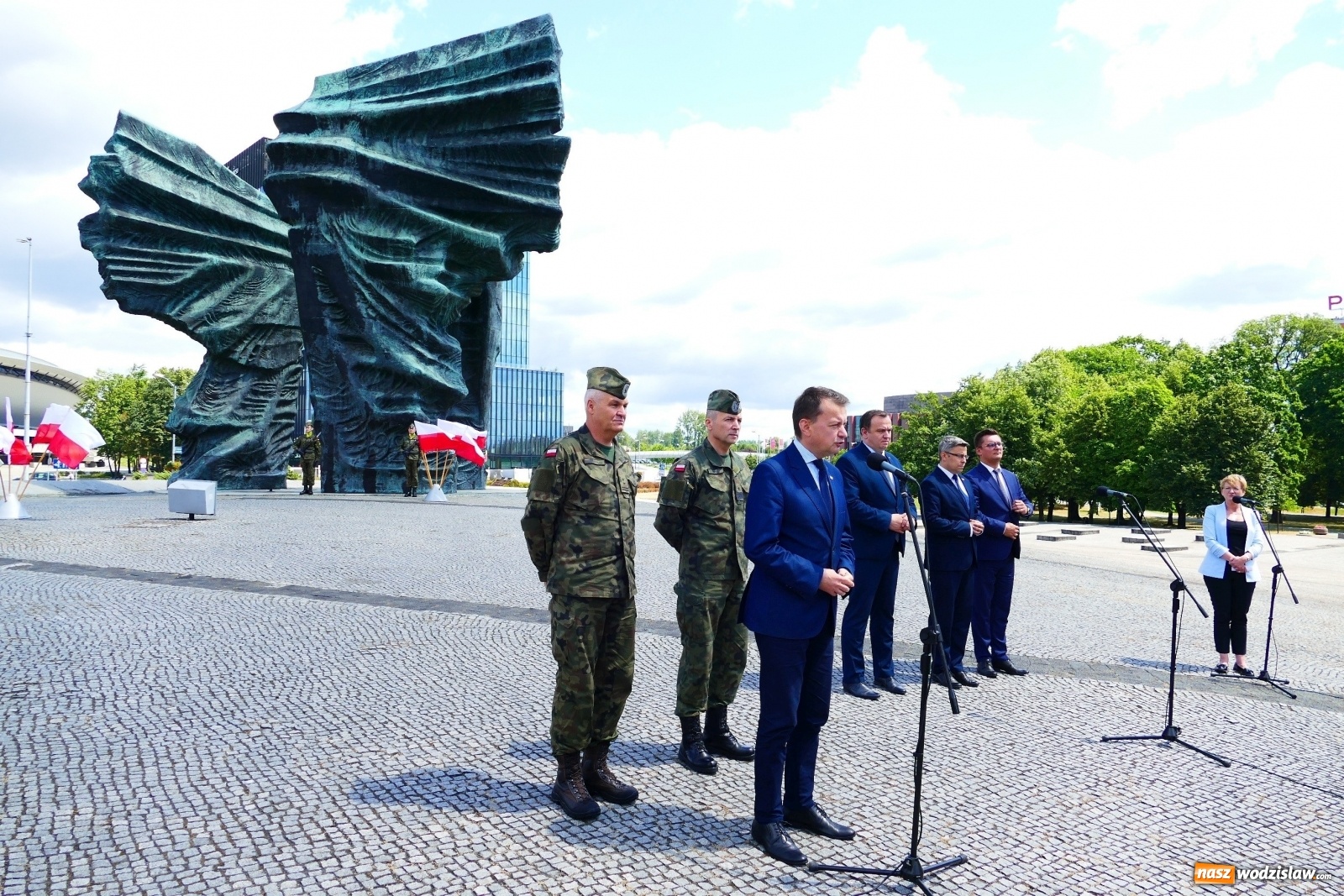 Zdjęcie w galerii na portalu naszwodzislaw.com: Defilada Wierni Polsce 15 sierpnia w Katowicach  wiadomości z regionu