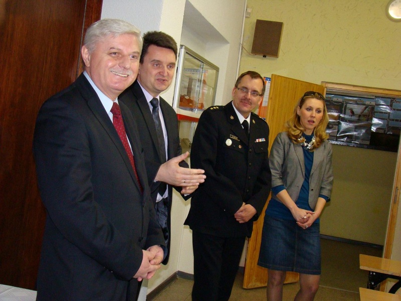 Zdjęcie w galerii na portalu naszwodzislaw.com: Stacja meteo na dachu ZST  wiadomości z regionu