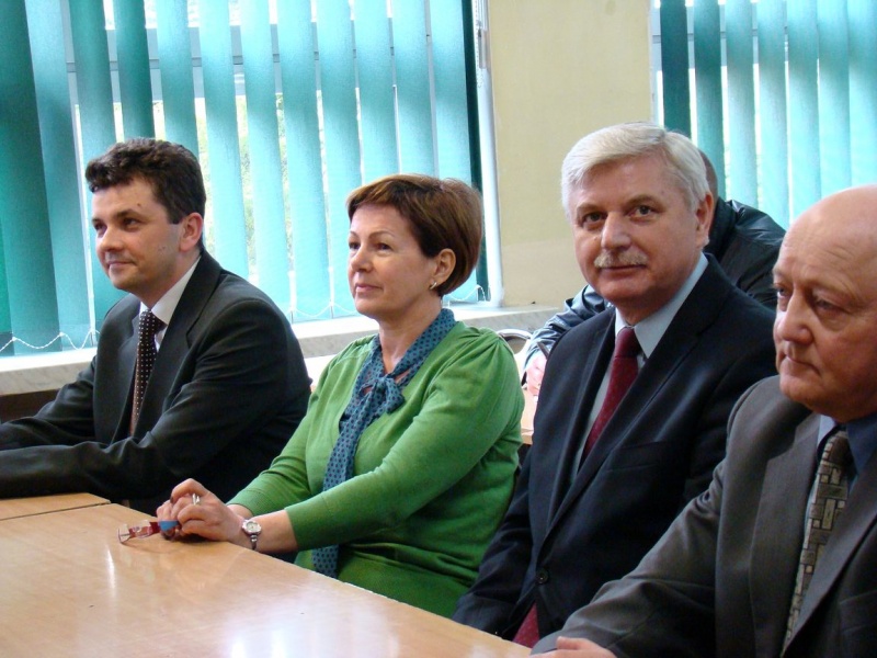 Zdjęcie w galerii na portalu naszwodzislaw.com: Stacja meteo na dachu ZST  wiadomości z regionu