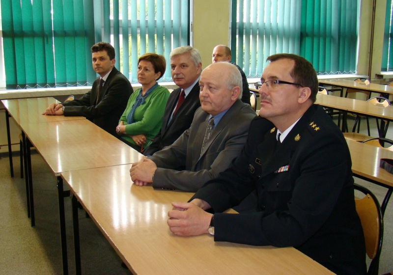 Zdjęcie w galerii na portalu naszwodzislaw.com: Stacja meteo na dachu ZST  wiadomości z regionu