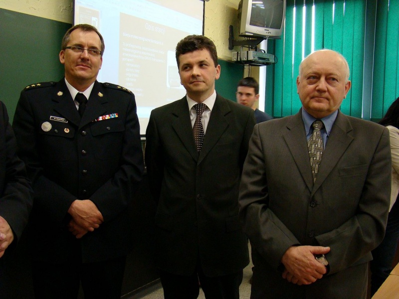 Zdjęcie w galerii na portalu naszwodzislaw.com: Stacja meteo na dachu ZST  wiadomości z regionu