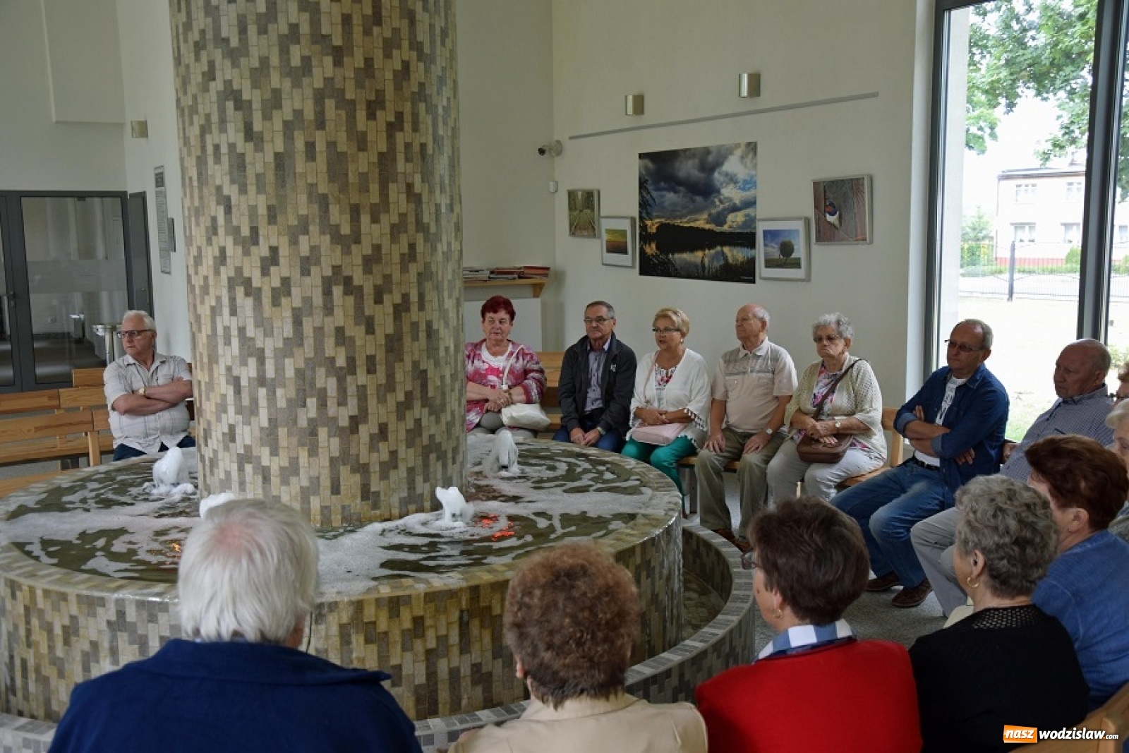 Zdjęcie w galerii na portalu naszwodzislaw.com: Seniorzy z Mszany z wycieczką u sąsiadów w Pawłowicach [FOTO] wiadomości z regionu