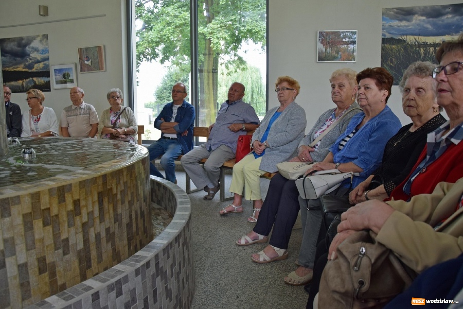 Zdjęcie w galerii na portalu naszwodzislaw.com: Seniorzy z Mszany z wycieczką u sąsiadów w Pawłowicach [FOTO] wiadomości z regionu