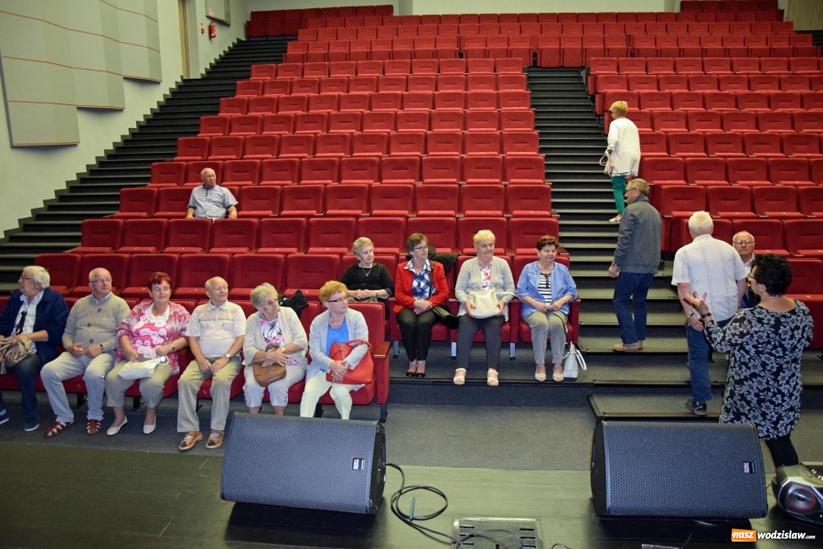 Zdjęcie w galerii na portalu naszwodzislaw.com: Seniorzy z Mszany z wycieczką u sąsiadów w Pawłowicach [FOTO] wiadomości z regionu