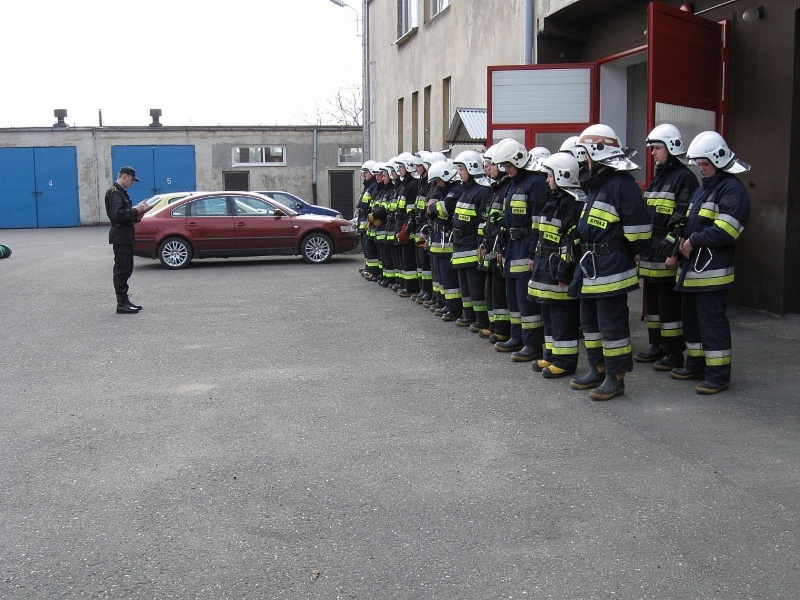 Zdjęcie w galerii na portalu naszwodzislaw.com: 27 nowych strażaków w powiecie wiadomości z regionu