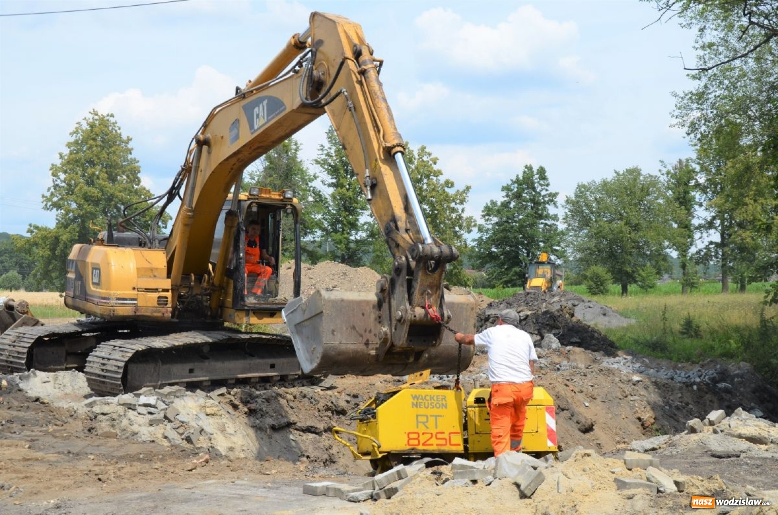 Zdjęcie w galerii na portalu naszwodzislaw.com: Prace na ulicy Raciborskiej w Gorzycach idą pełną parą [FOTO] wiadomości z regionu